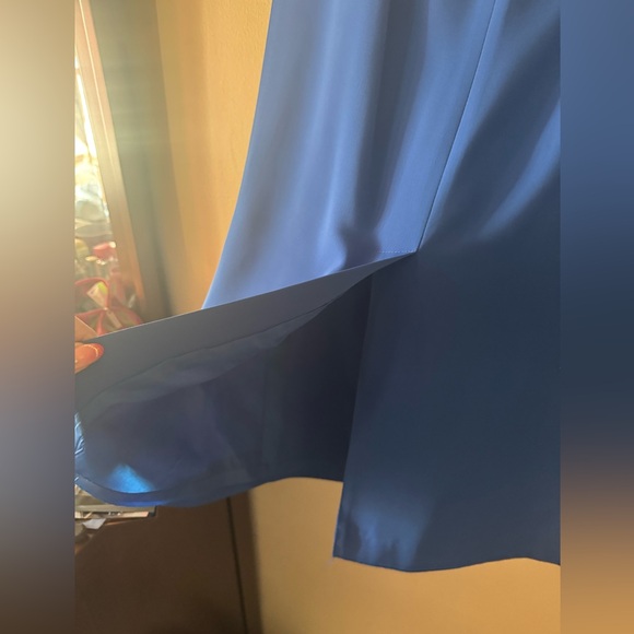 Skirt suit. - Picture 5 of 6